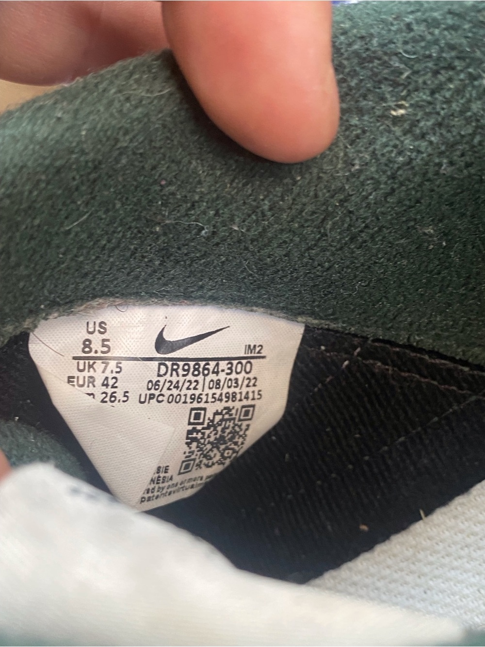 Nike Green Low-Top Sneakers with White Swoosh Men’s 8.5 - Picture 9 of 10